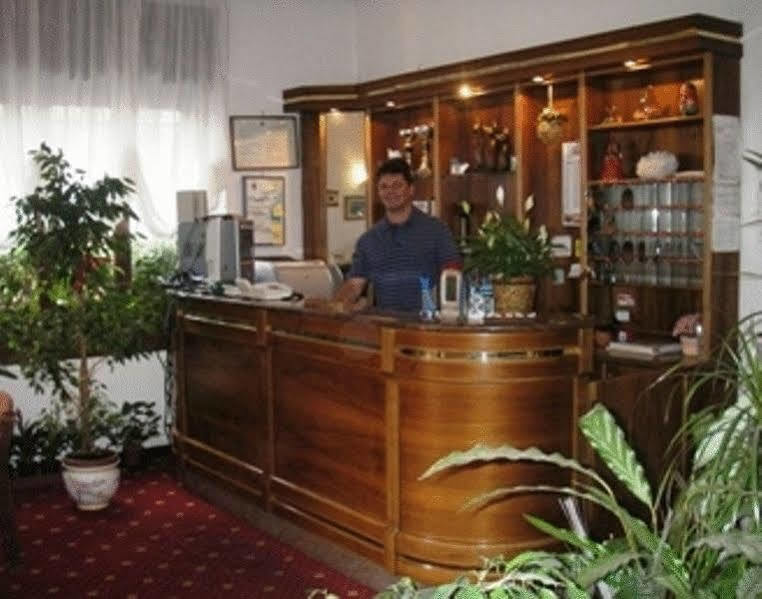 Hotel Serena Varazze Eksteriør bilde